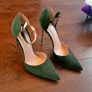 Shoe replica LA heels, rich forest green. Never been worn